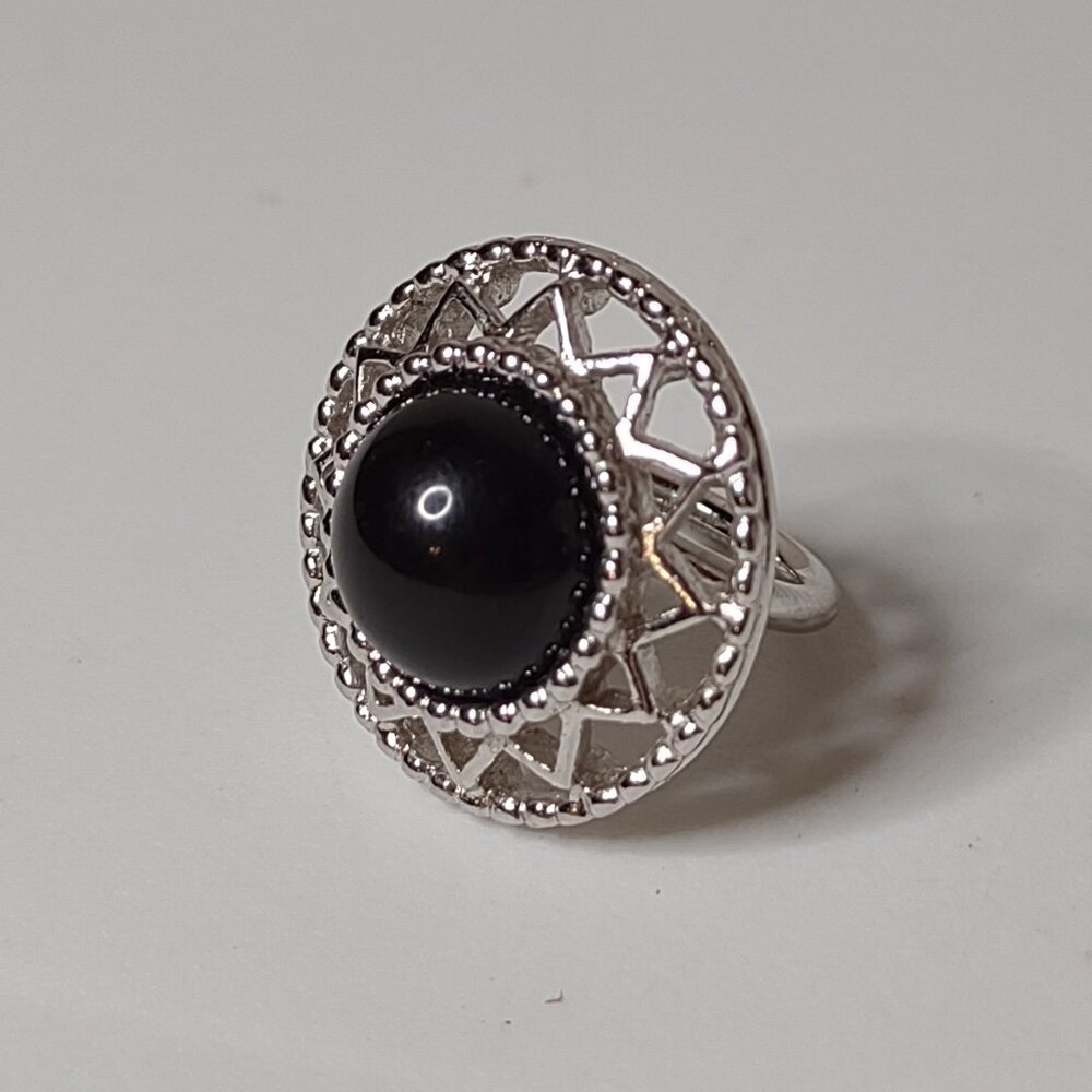 Size 6 Black And Silver Tone Sarah Coventry Ring